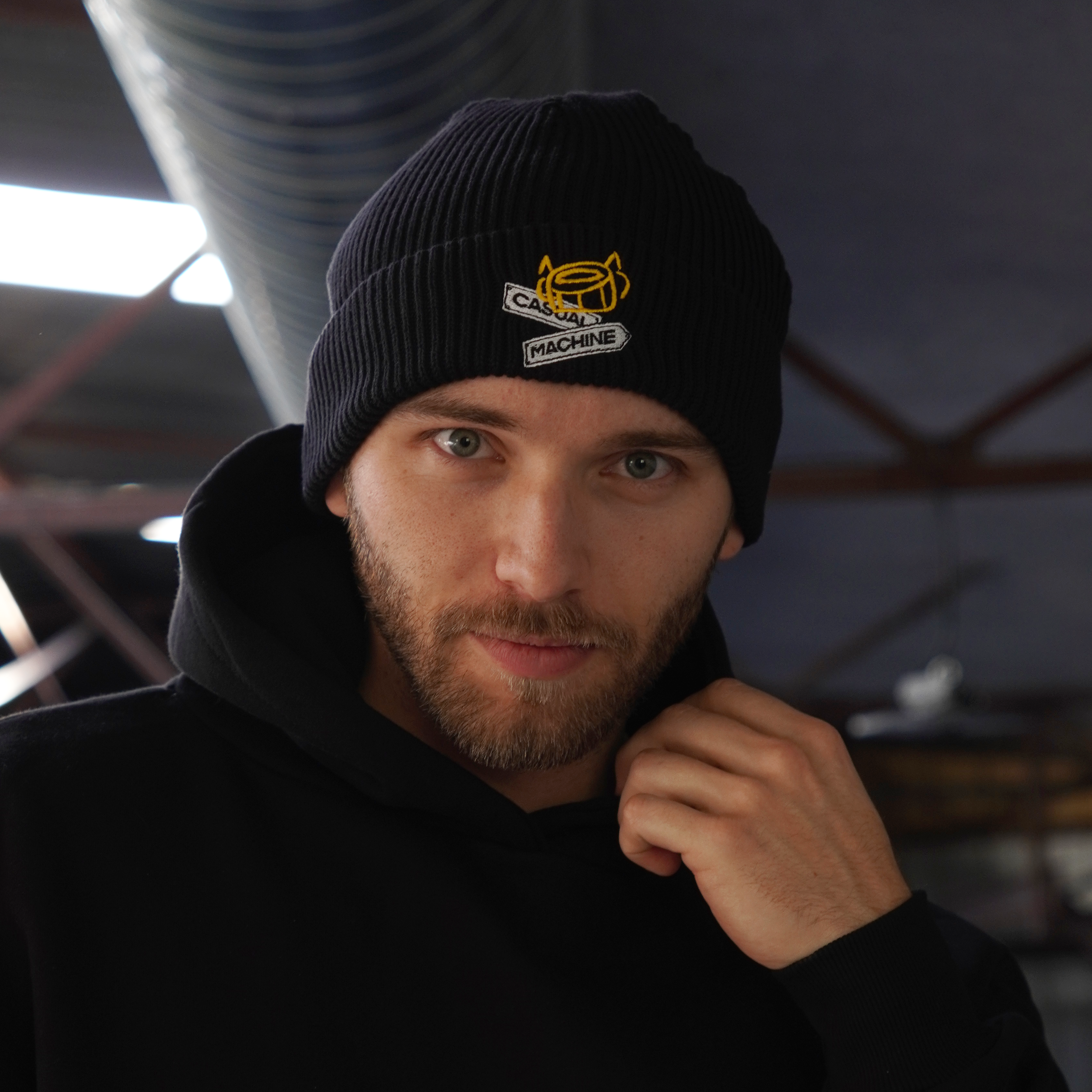 Bonnet Casual × Hangar