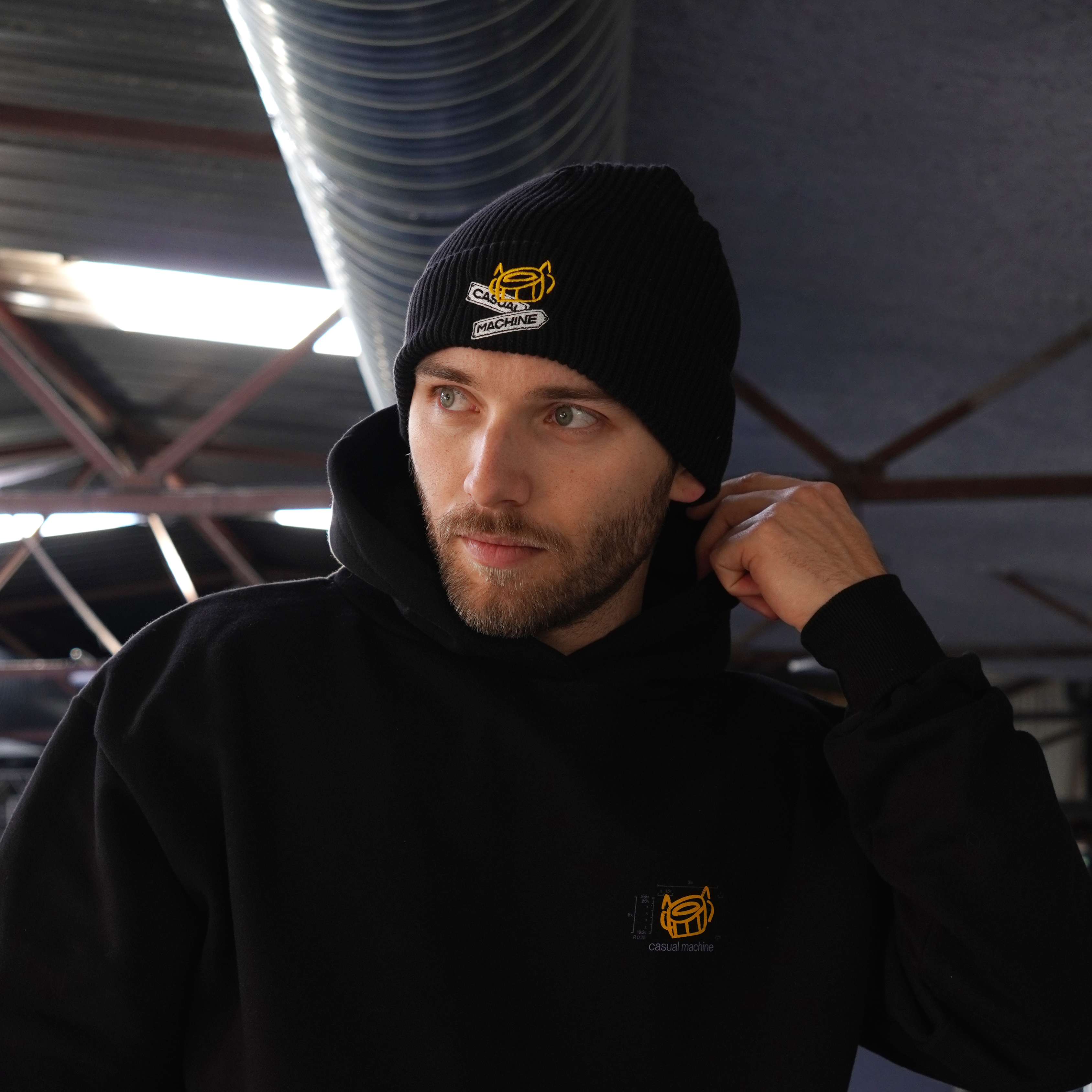 Bonnet Casual × Hangar