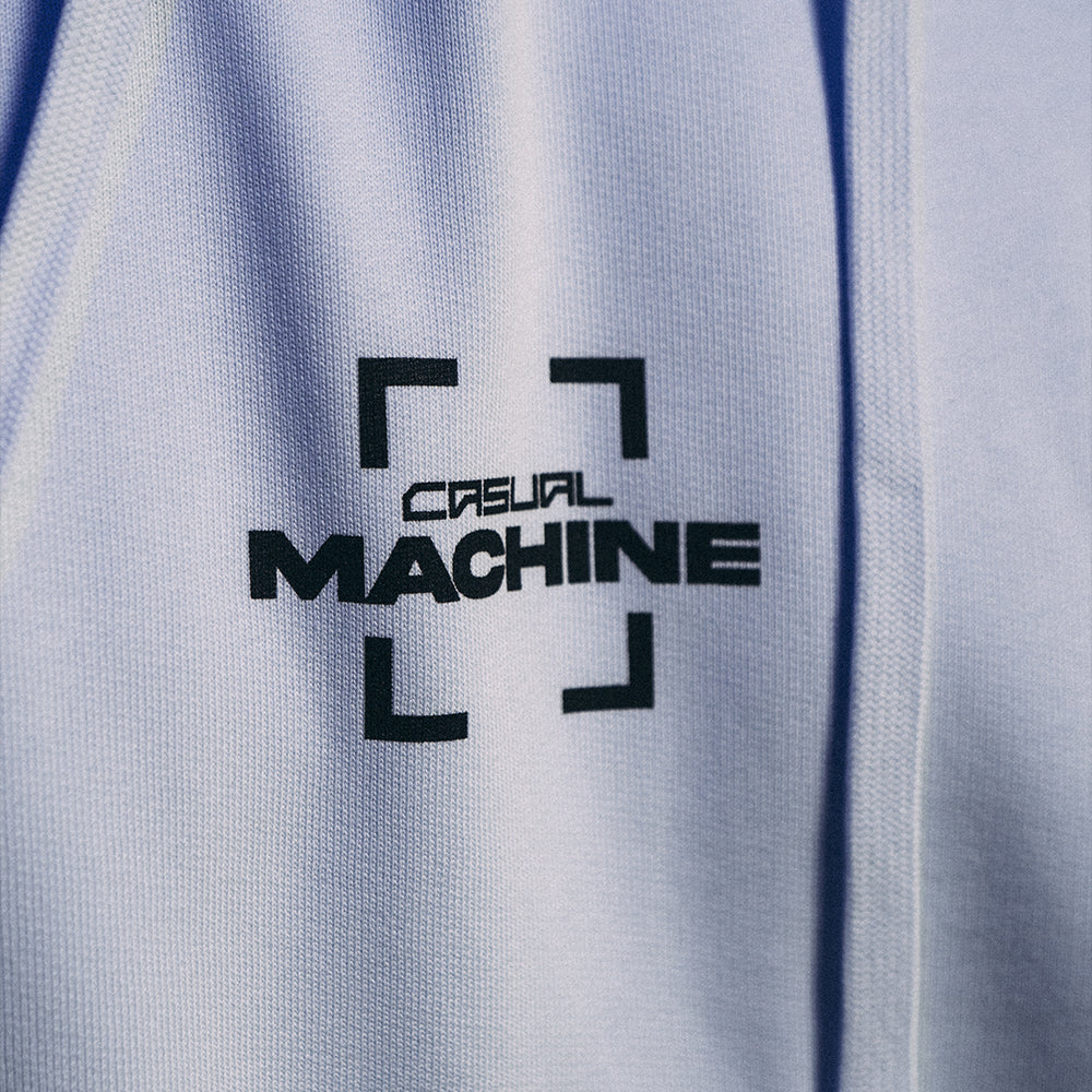 Logo Casual Machine sérigraphié sur le devant du hoodie Basics 2.0 style minimaliste, coupe oversize
