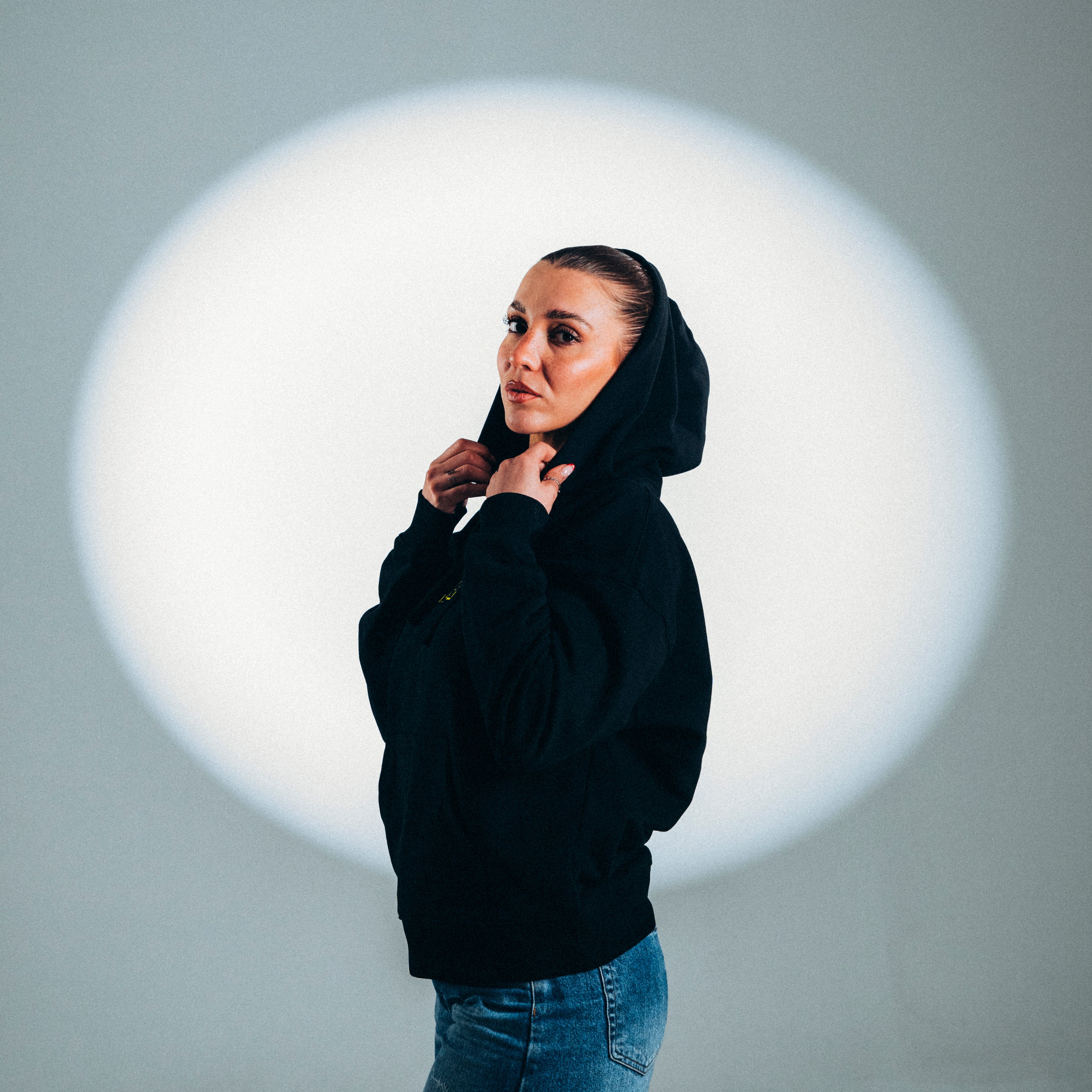 hoodie-sweat-noir-capuche-100-coton-biologique