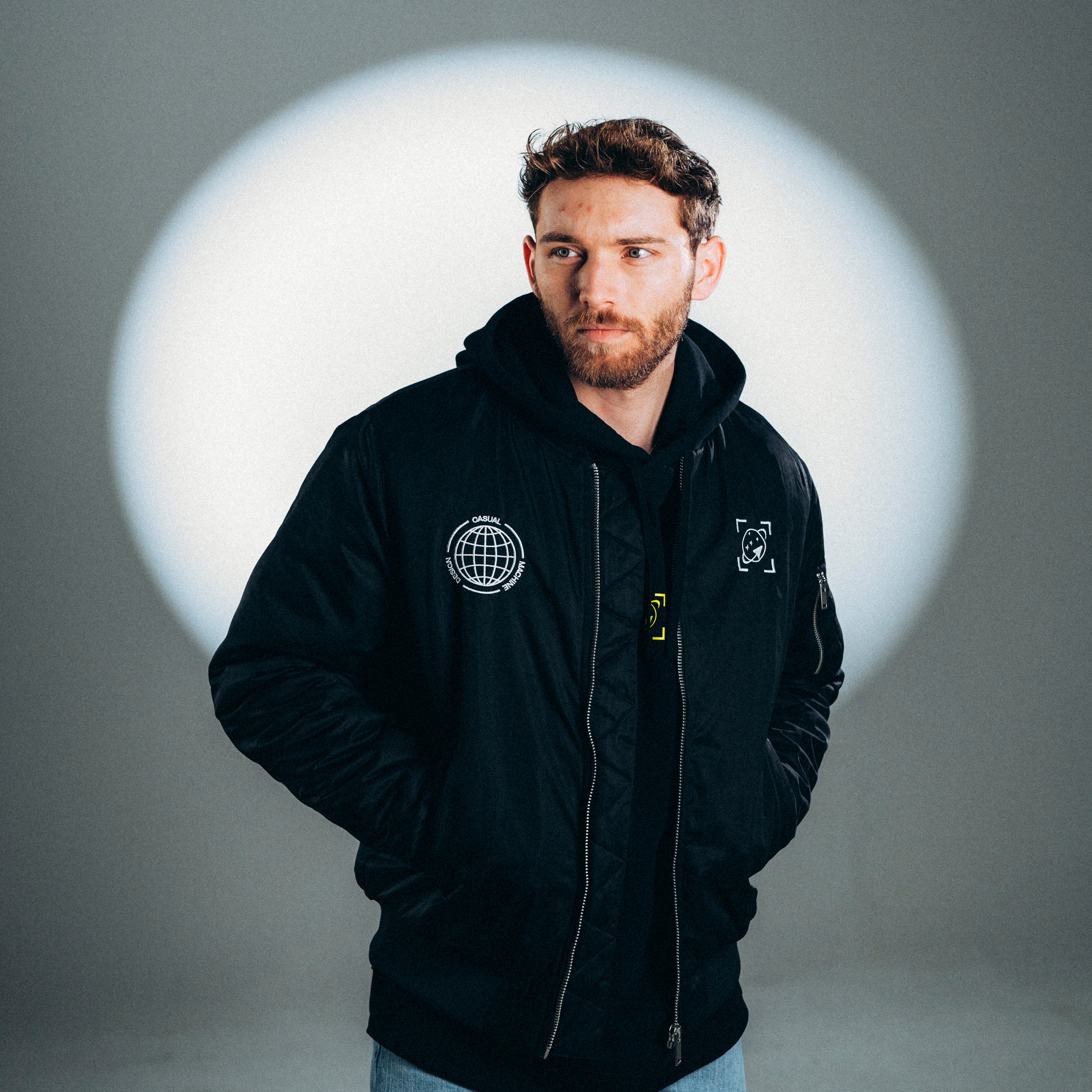veste-bomber-espace-noir-homme-coupe-standard-broderie-avant-de-face